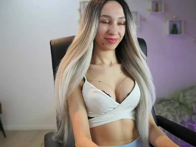 Live sex webcam photo for AmaiLiu #290871027