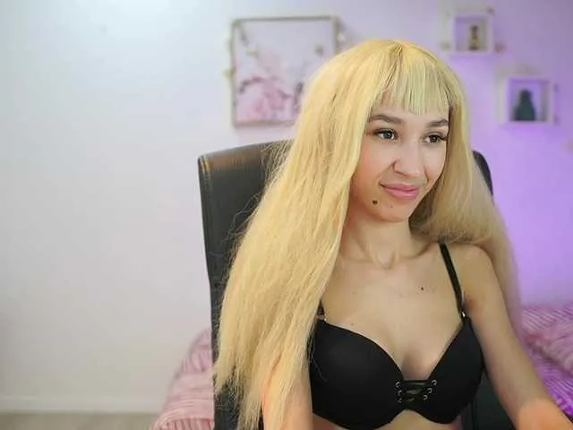 Live sex webcam photo for AmaiLiu #292561716