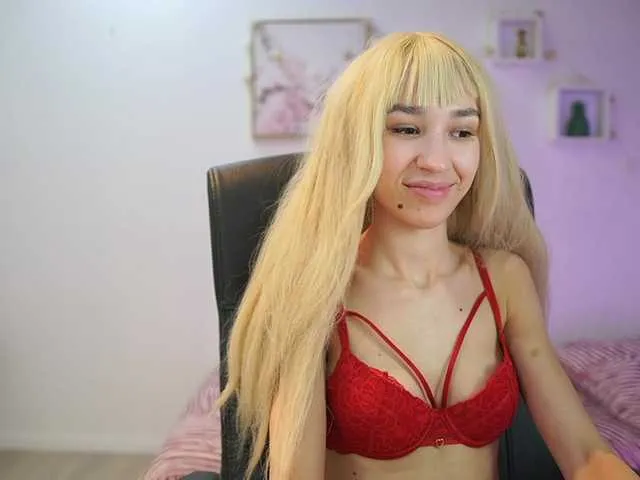 Live sex webcam photo for AmaiLiu #292601288