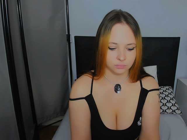 Live sex webcam photo for AmalieQueen #277616223