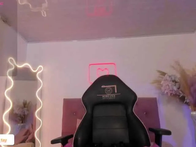 Live sex webcam photo for Amara-tay #292350989