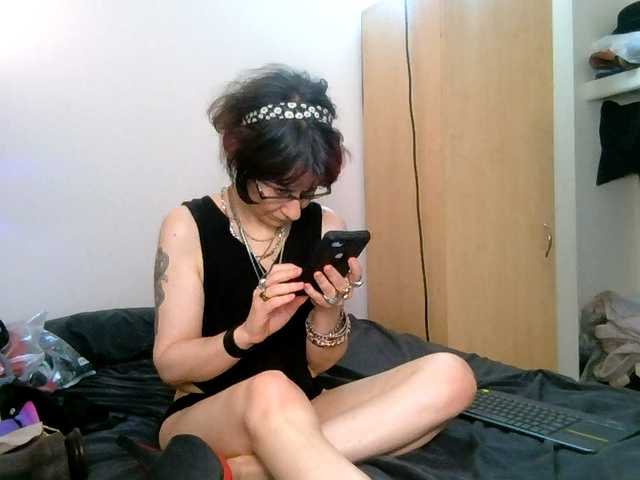 Live sex webcam photo for Amateurmilf #292265271