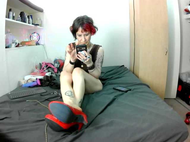 Live sex webcam photo for Amateurmilf #292279442