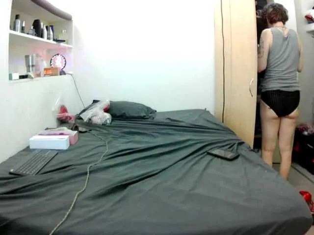 Live sex webcam photo for Amateurmilf #292311444