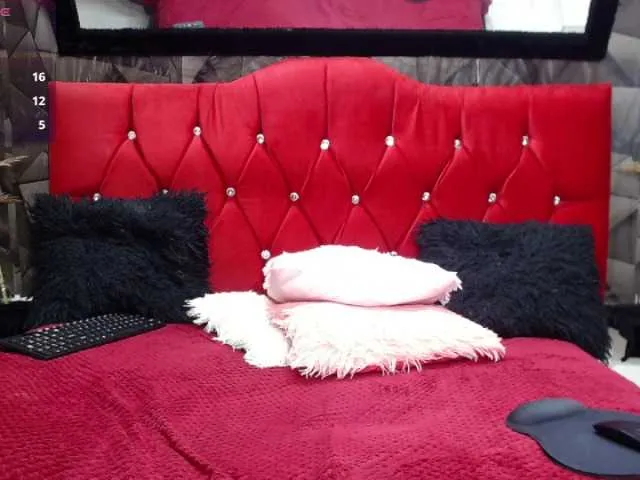 Live sex webcam photo for Ambar-Naughty #290615417