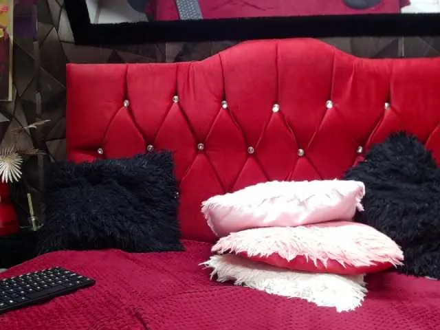 Live sex webcam photo for Ambar-Naughty #290636842