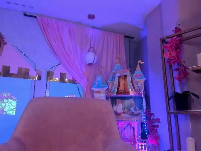 Live sex webcam photo for AmbarJames #292177332