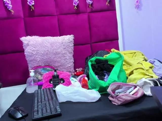 Live sex webcam photo for AmberAsss #290377803