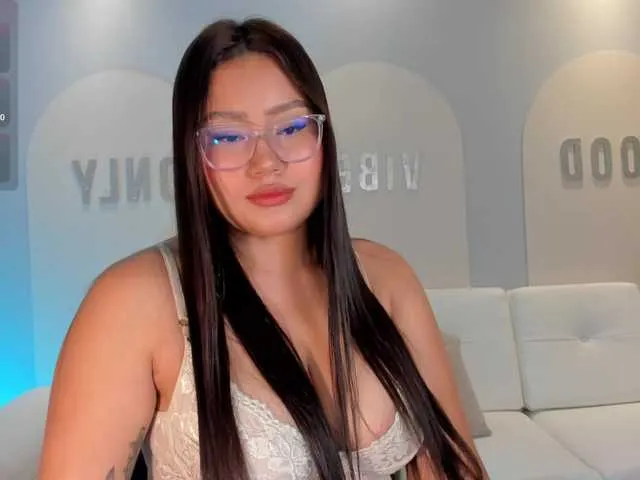 Live sex webcam photo for AmberLewis #290365935