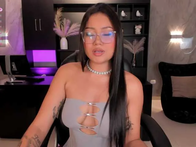 Live sex webcam photo for AmberLewis #292385464