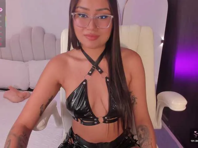 Live sex webcam photo for AmberLewis #292996459