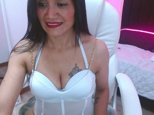 Live sex webcam photo for AmberOficial #271765291