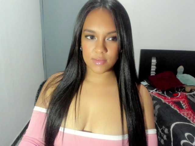 Live sex webcam photo for Ameli-12 #290478229