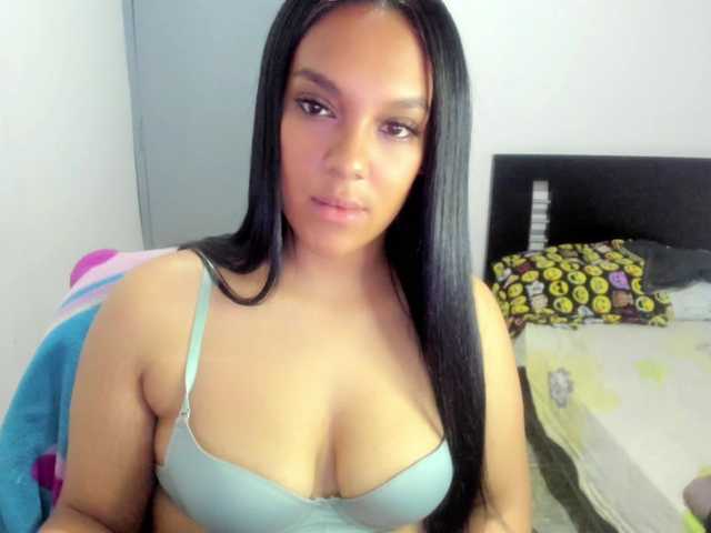 Live sex webcam photo for Ameli-12 #291932888