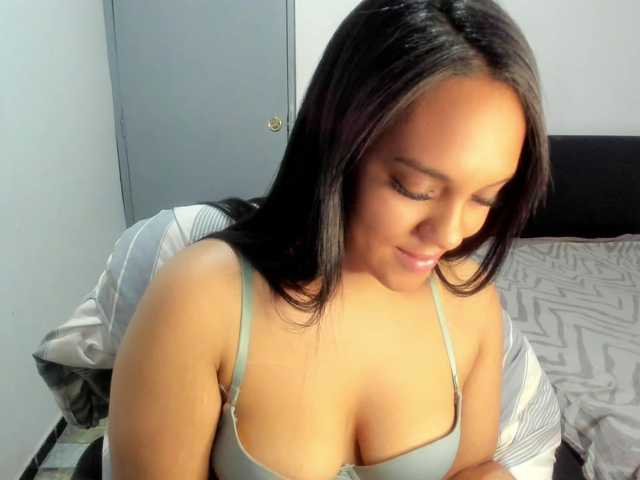 Live sex webcam photo for Ameli-12 #292140668