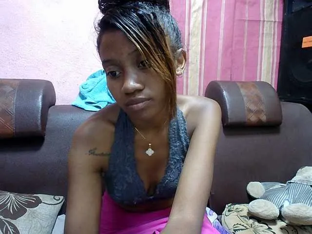 Live sex webcam photo for Amelia25 #290984514