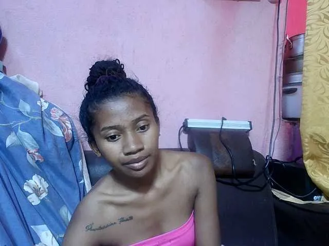 Live sex webcam photo for Amelia25 #291069562