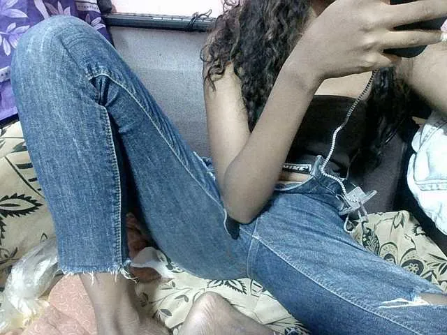 Live sex webcam photo for Amelia25 #291090431