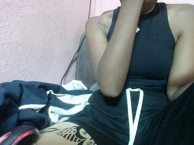 Live sex webcam photo for Amelia25 #291198401