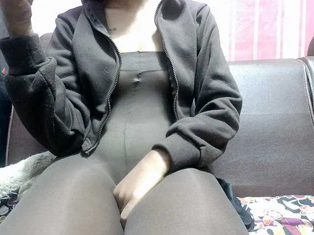 Live sex webcam photo for Amelia25 #291283572