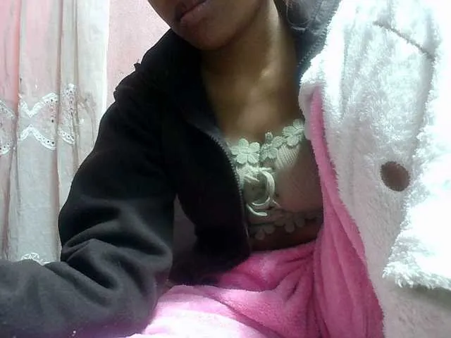 Live sex webcam photo for Amelia25 #291299286