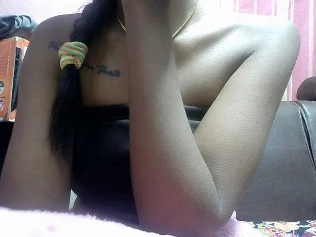 Live sex webcam photo for Amelia25 #291318425