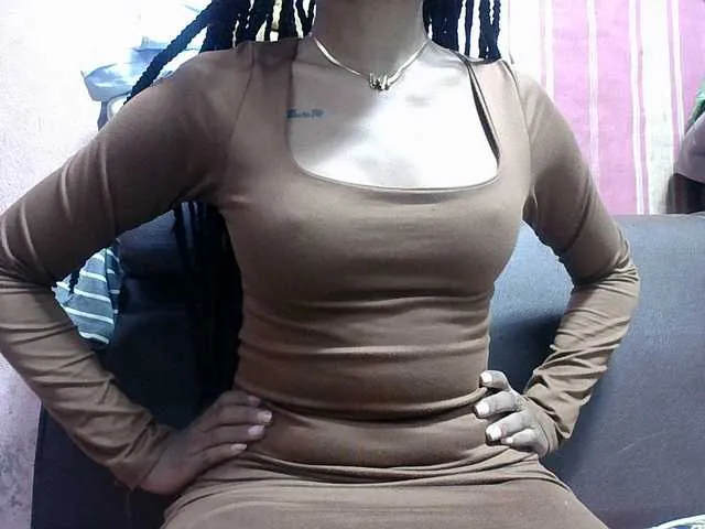 Live sex webcam photo for Amelia25 #291359410