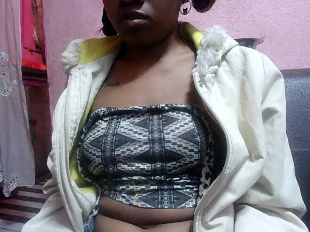 Live sex webcam photo for Amelia25 #291576201