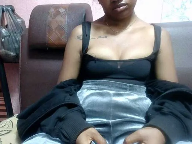 Live sex webcam photo for Amelia25 #292048181