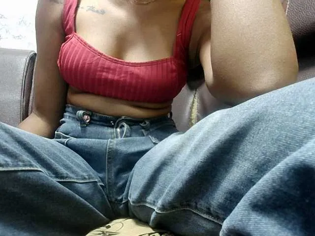 Live sex webcam photo for Amelia25 #292114238