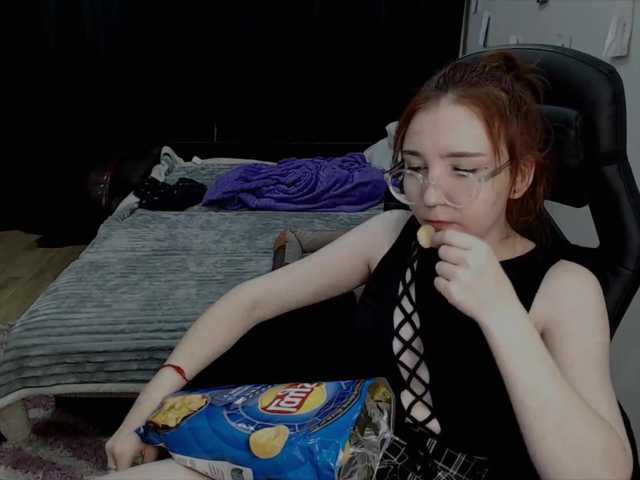 Live sex webcam photo for AmeliaMeow #275609386