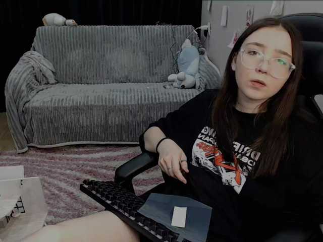 Live sex webcam photo for AmeliaMeow #275702533