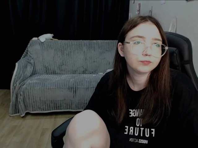 Live sex webcam photo for AmeliaMeow #275723710