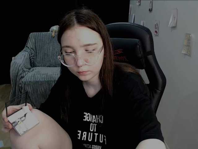 Live sex webcam photo for AmeliaMeow #275737453