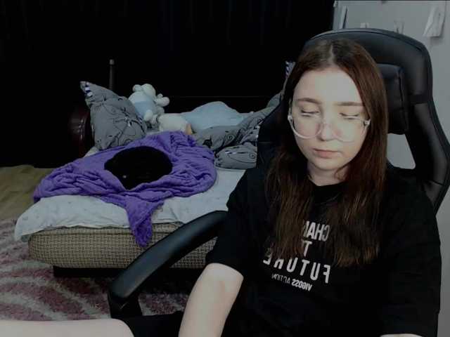 Live sex webcam photo for AmeliaMeow #275907819