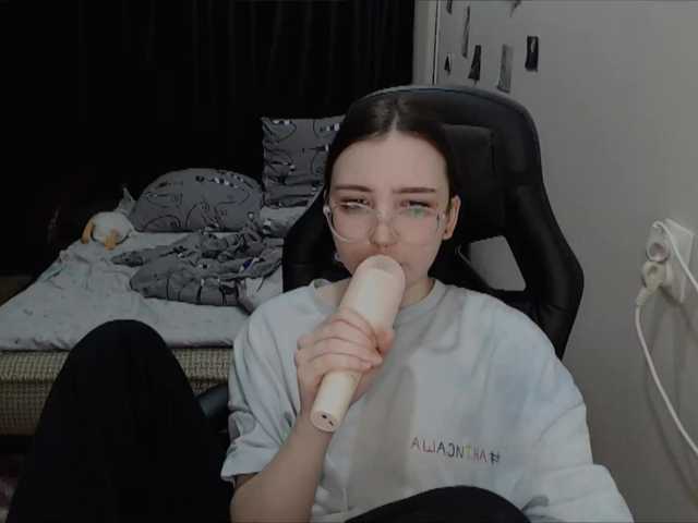 Live sex webcam photo for AmeliaMeow #277149166