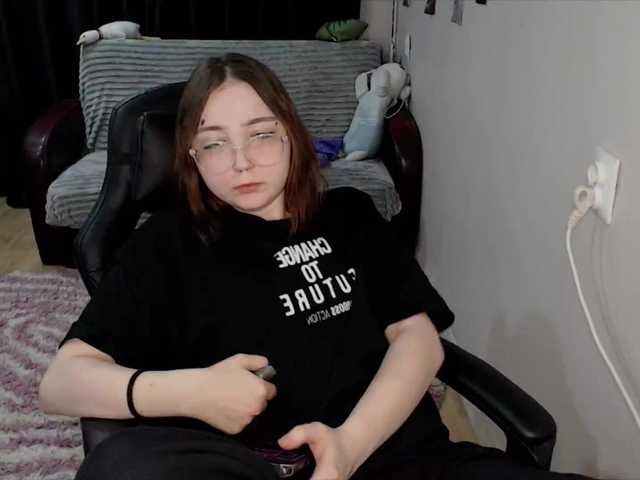 Live sex webcam photo for AmeliaMeow #277280298