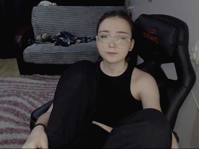 Live sex webcam photo for AmeliaMeow #277741931