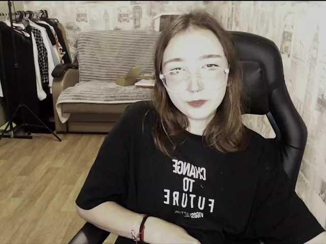 Live sex webcam photo for AmeliaMeow #289793455