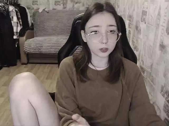 Live sex webcam photo for AmeliaMeow #290387896