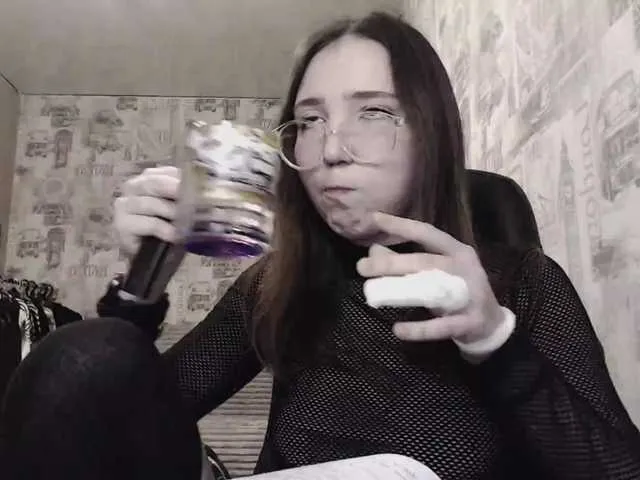 Live sex webcam photo for AmeliaMeow #290433172