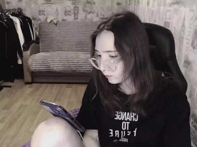 Live sex webcam photo for AmeliaMeow #290469416