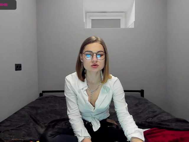 Live sex webcam photo for AmeliaShine #272479717