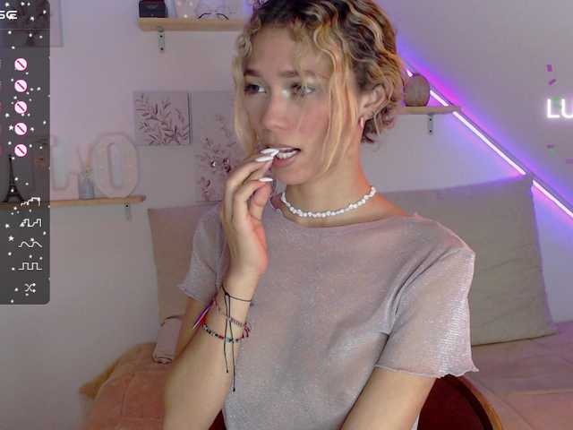 Live sex webcam photo for AmelieAxie #276422872