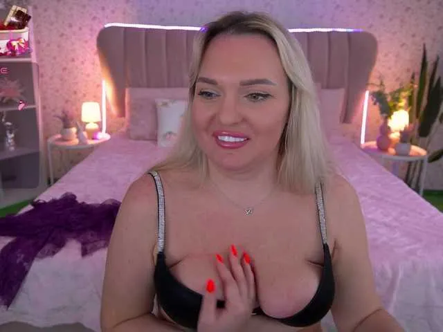 Live sex webcam photo for AmelyLoveme #293245655