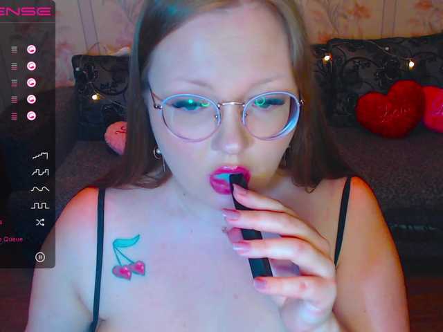 Live sex webcam photo for AmieHoneys #272924096