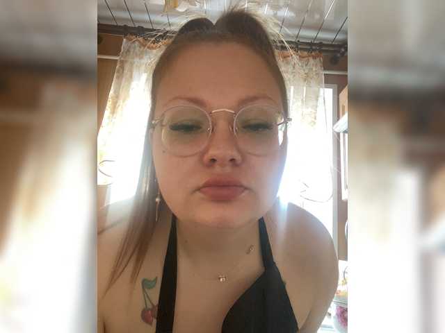 Live sex webcam photo for AmieHoneys #272929524