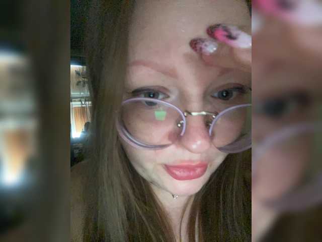 Live sex webcam photo for AmieHoneys #273228541