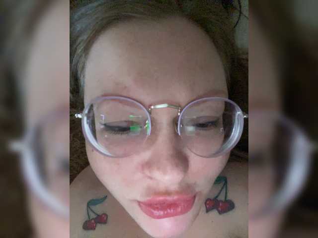 Live sex webcam photo for AmieHoneys #273231214