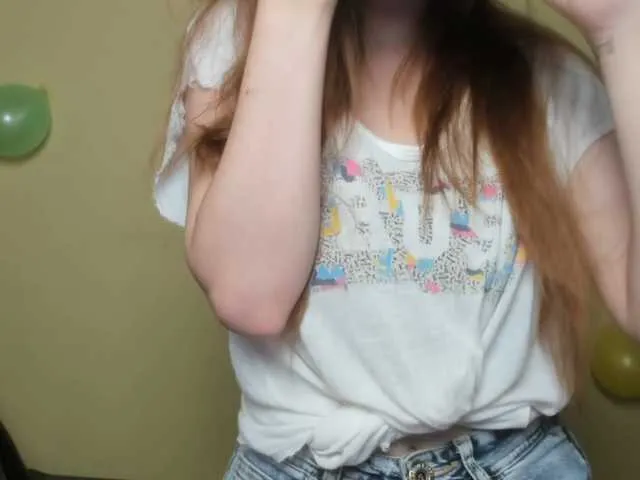 Live sex webcam photo for AminaBeatris13 #276561859